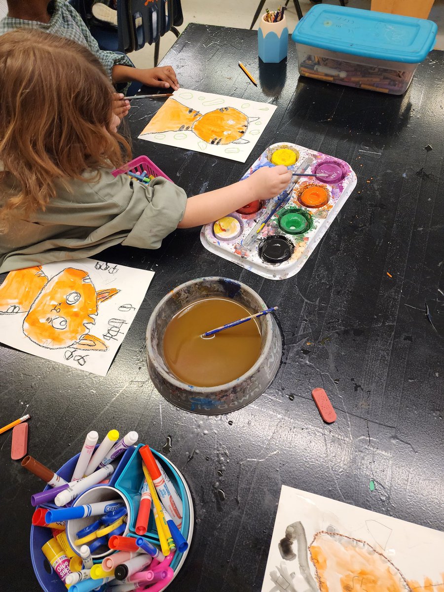 KristinMoulder's tweet photo. Cezanne inspired still life and Rousseau inspired tigers #VaughanArtROCKetS #cobbartrocks #SoarOn https://t.co/gooNNtcNJ0