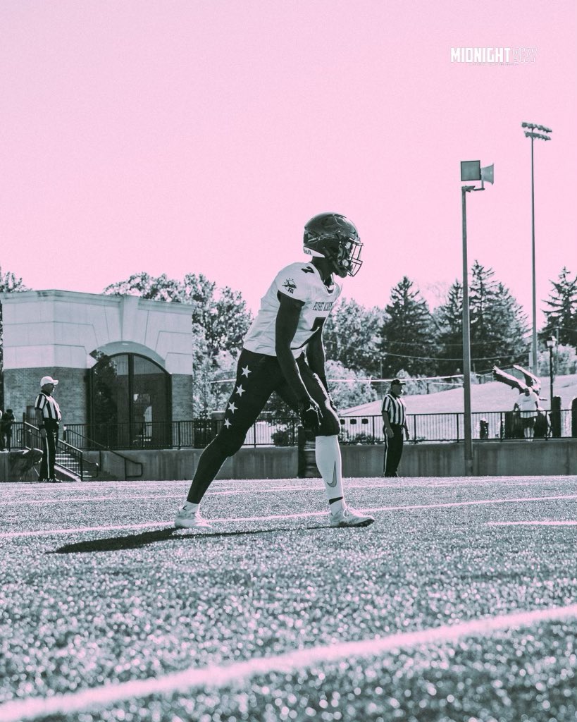 CoachShanefelt's tweet photo. 🚨OFFER ALERT🚨

Mike Figgins @figgins_mike has 1️⃣0️⃣ offers since being at @FlyghtPrepFB 

#TakeFlyght🛩️ https://t.co/uBAqtu7Drt