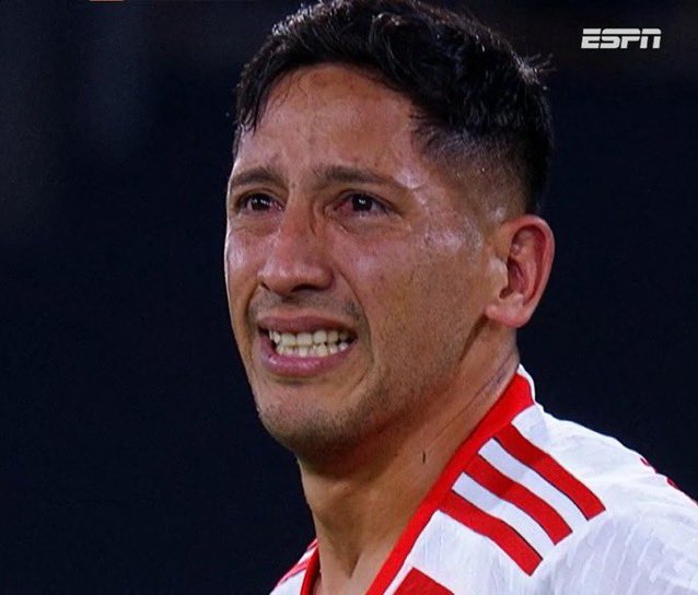 Si había una persona que merecía hacer un gol así y así de importante era un jugadorazo como lo es Aliendro, que muchas veces tiene mala suerte, encima siente la camiseta como pocos, merecidisma a noche de gloria. Gracias Peti querido.