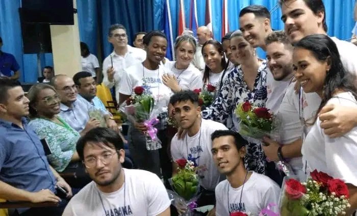 Felicito al joven Raúl Alejandro Palmero Fernández quien fue ratificado como Primer secretario de la <a href="/UJCHABANA1/">UJCHABANA</a>. Éxitos a él, al Buró y Pleno Provincial en la nueva etapa de trabajo. #CreaTuFelicidad #UnaMejorJuventud <a href="/DiazCanelB/">Miguel Díaz-Canel Bermúdez</a> <a href="/DrRobertoMOjeda/">Dr. Roberto Morales Ojeda</a> <a href="/AylinAlvarezG/">Aylín Alvarez García</a> <a href="/torres_iribar/">Luis Antonio Torres Iribar</a>