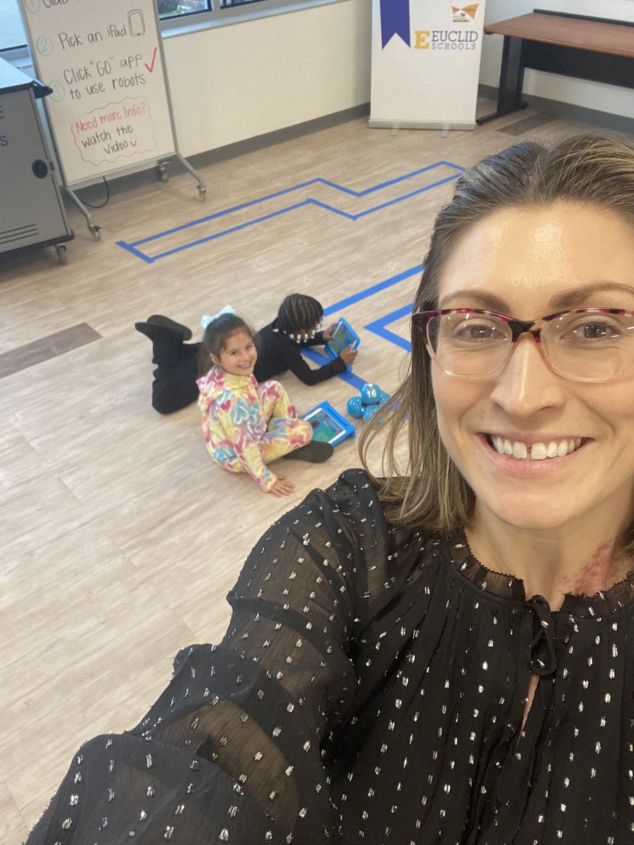 MrsReiber's tweet image. I seriously have the best job! 🤖 Love working with my 135 kindergarteners, and we had so much fun in our PreK-2nd grade Fab Lab! 🥰 #Dash @Sphero #codeapillar #technologyteacher