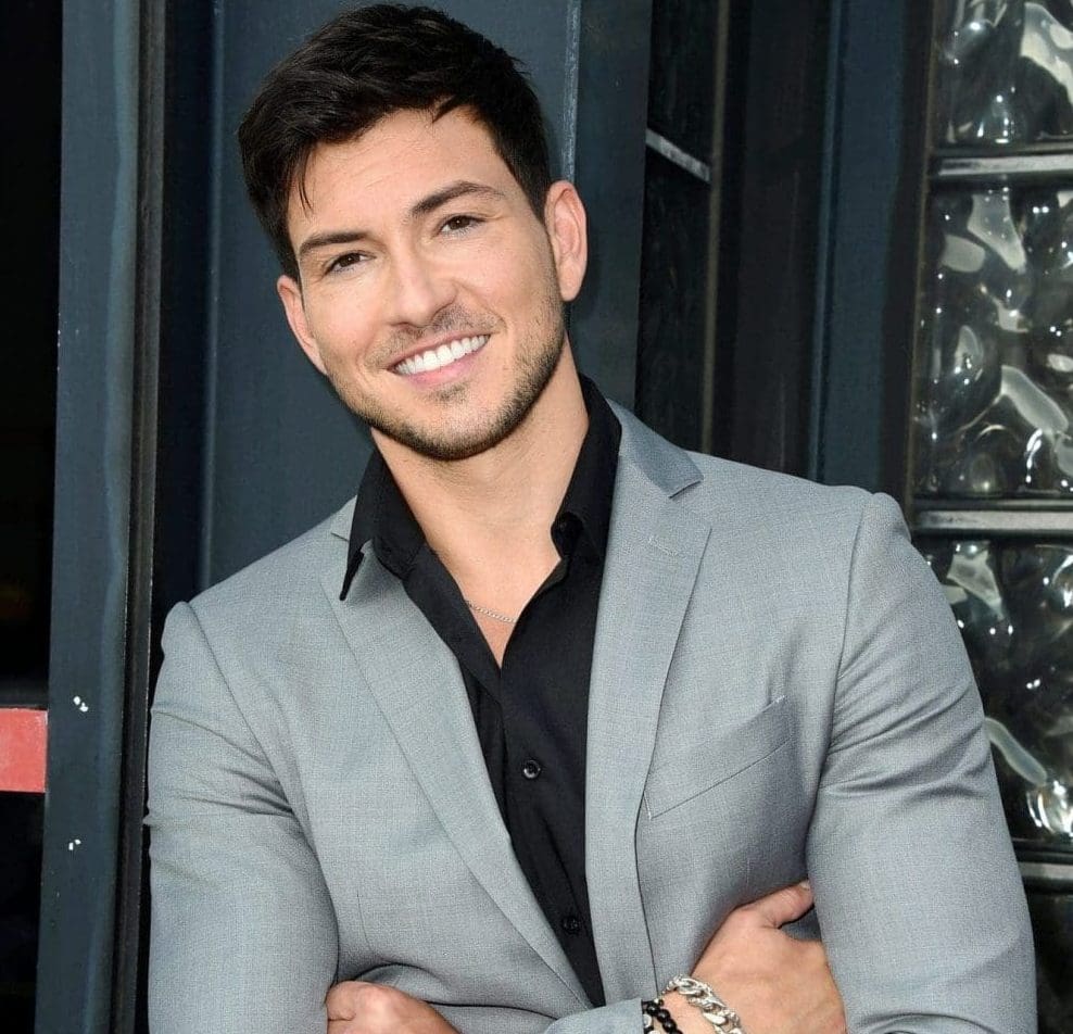 Cheers Rob 🍾 quite an accomplishment: from a necktie serial killer to anti-hero to a Kiriakis in 1 decade🙌 EXCLUSIVE: Rob Scott Wilson on His 10-Year Anniversary with Days of our Lives: “I’m Honored to be a Part of History” - bit.ly/3v92Z1Q @MrRobertScott @DaysPeacock