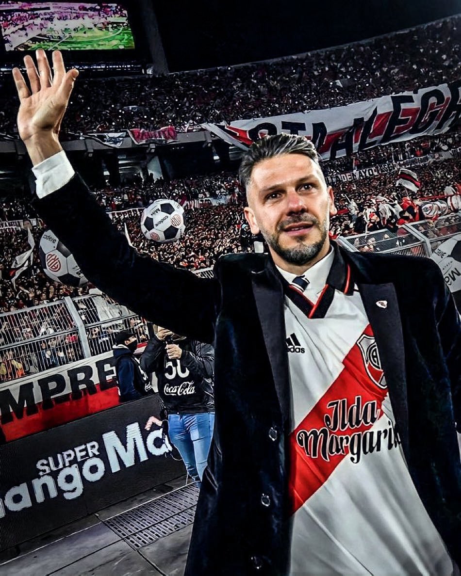 🔝🇦🇷 Martín Demichelis en 16 MESES como DT de River:

🌟 Campeón de la Liga Profesional 2023.

🌟 Campeón del Trofeo de Campeones 2023.

🌟 Campeón de la Supercopa Argentina 2024.

🔥 GANÓ 40 de 67 PARTIDOS que dirigió.

⚔️ Lleva 16 PARTIDOS INVICTO (8G-8E).

🔐 NO PERDIÓ en los