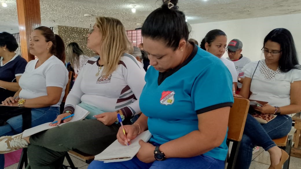 notieducatetru's tweet photo. #13Mar|| De la mano con INATUR, las Brigadas de Patrimonio y Cultura recibieron formación en la ciudad de Valera.

#RumboAlFuturo #TrujilloVanguardiaEducativa #MPPEducacion #MPPE

@nicolasmaduro @_laavanzadora @mppeducacion @aliernesto32 @gerardo4fpsuv @gobtrujillo https://t.co/pn9mnolmdr