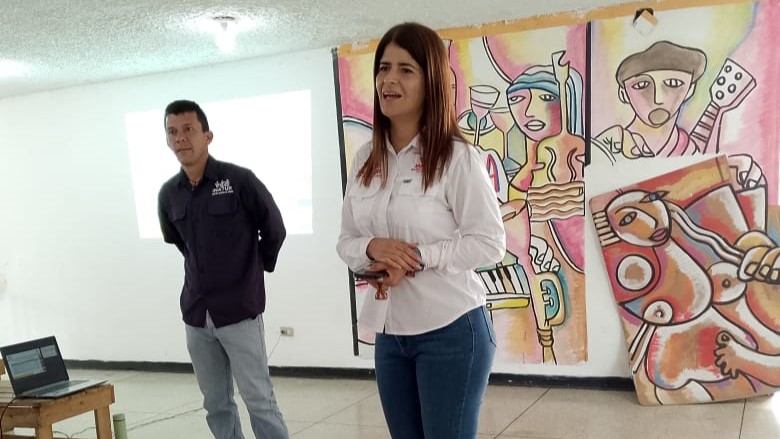 notieducatetru's tweet photo. #13Mar|| De la mano con INATUR, las Brigadas de Patrimonio y Cultura recibieron formación en la ciudad de Valera.

#RumboAlFuturo #TrujilloVanguardiaEducativa #MPPEducacion #MPPE

@nicolasmaduro @_laavanzadora @mppeducacion @aliernesto32 @gerardo4fpsuv @gobtrujillo https://t.co/pn9mnolmdr