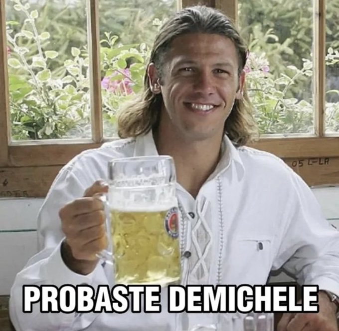 Jo_924vb's tweet photo. Toda de Demichelis https://t.co/P7YlS5haTO