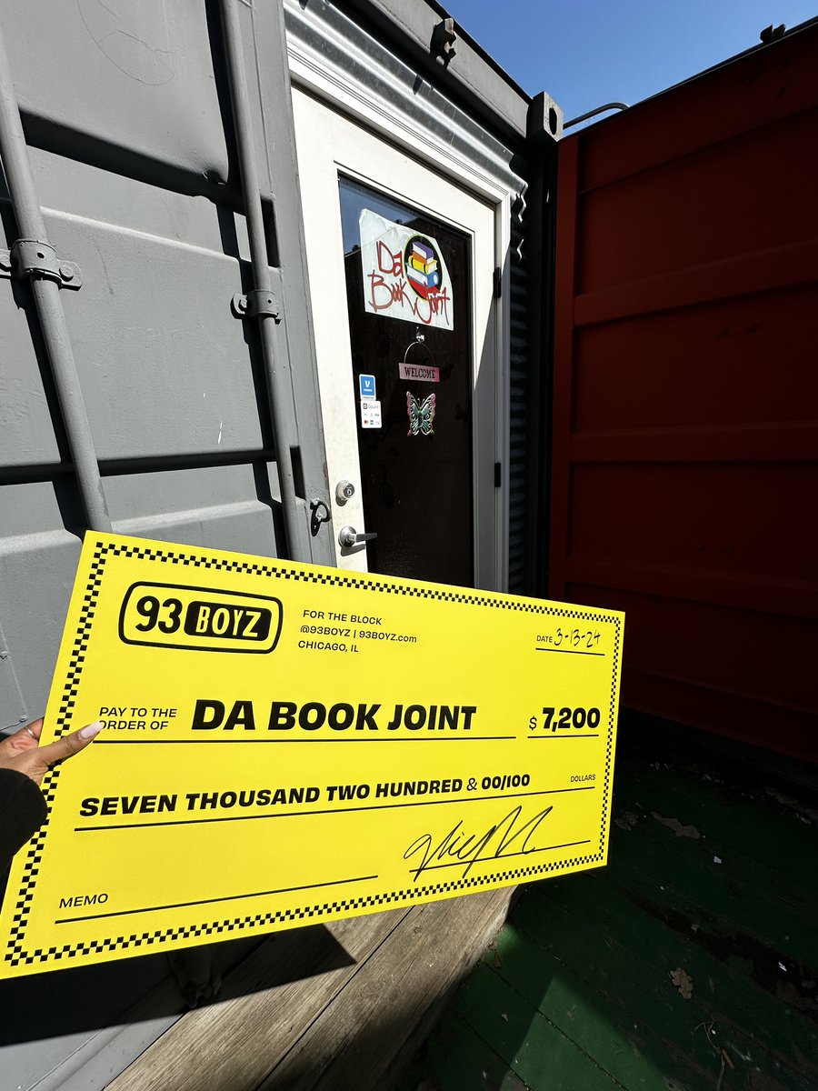 BlowSumMo_'s tweet image. A portion of every puff, goes back into the community and today it went to Da Book Joint over in Bronzeville. Your support of the brand paid their rent for 1 full year 🙌🏾  Be sure to visit and support this mother-daughter duo ! 📚🤞🏾 #ForTheBlock #BlessTheBlock #Chicago