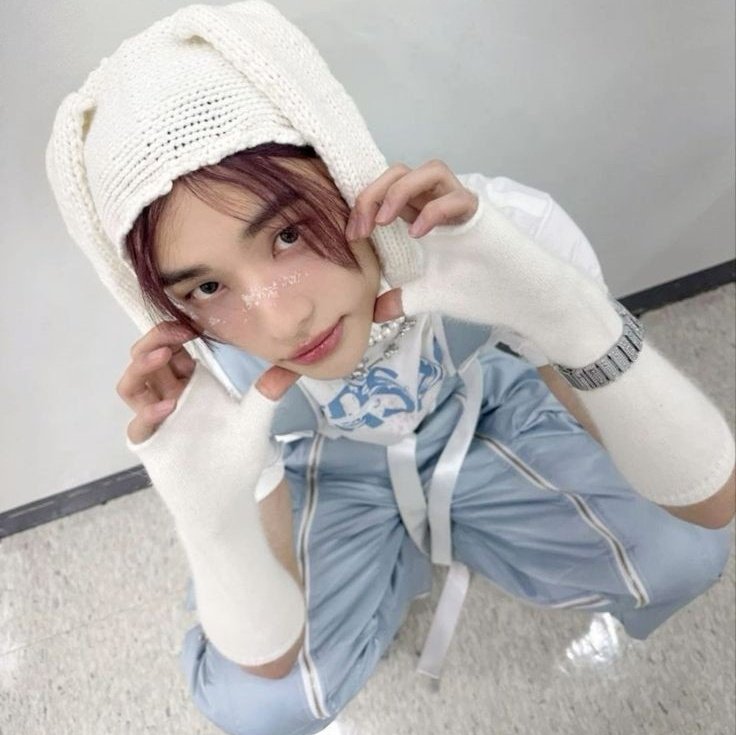 chrisbychan's tweet photo. queria poder abraçar o hyunjin e dizer que ele é amado sim, que o que essas pessoas dizem não é a verdade e que ele não merece nada disso 🥺

ALWAYS WITH HYUNJIN 
#WeLoveYouHyunjin https://t.co/BA0ZzoN79D