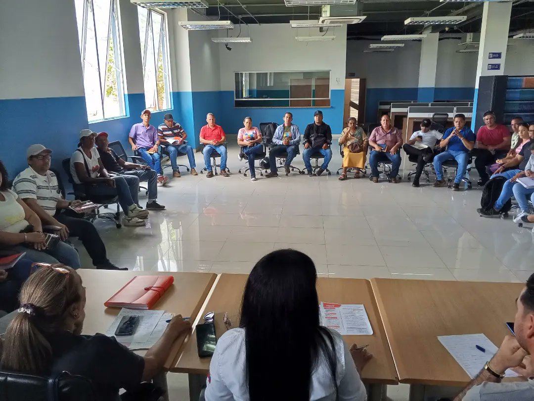 1fmAndres's tweet photo. #13Marzo2024|| Equipos Políticos PSUV Parroquia Altos de los Godos.  Desde las instalaciones de la Gran Base de Misiones Hugo Chávez, ubicada en el sector El Abanico, parroquia Los Godos, municipio Maturín, estado Monagas... https://t.co/b2hy1sAyKE
https://t.co/qBMMWZ9BnF https://t.co/jReuzsXe9n