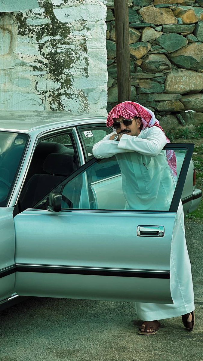 اللي تخربه يدك ماتصلحه يدي ،،