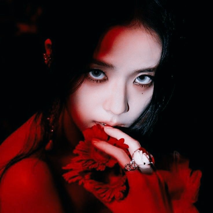alunxyy's tweet photo. ㅤㅤ    — Amada luna: Eres de brillar en la oscuridad más triste, aunque sea difícil entre tanto vacío.

                                     ﹙𝟮 𝟬𝟬 4﹚ https://t.co/PPy7Hx4WUW