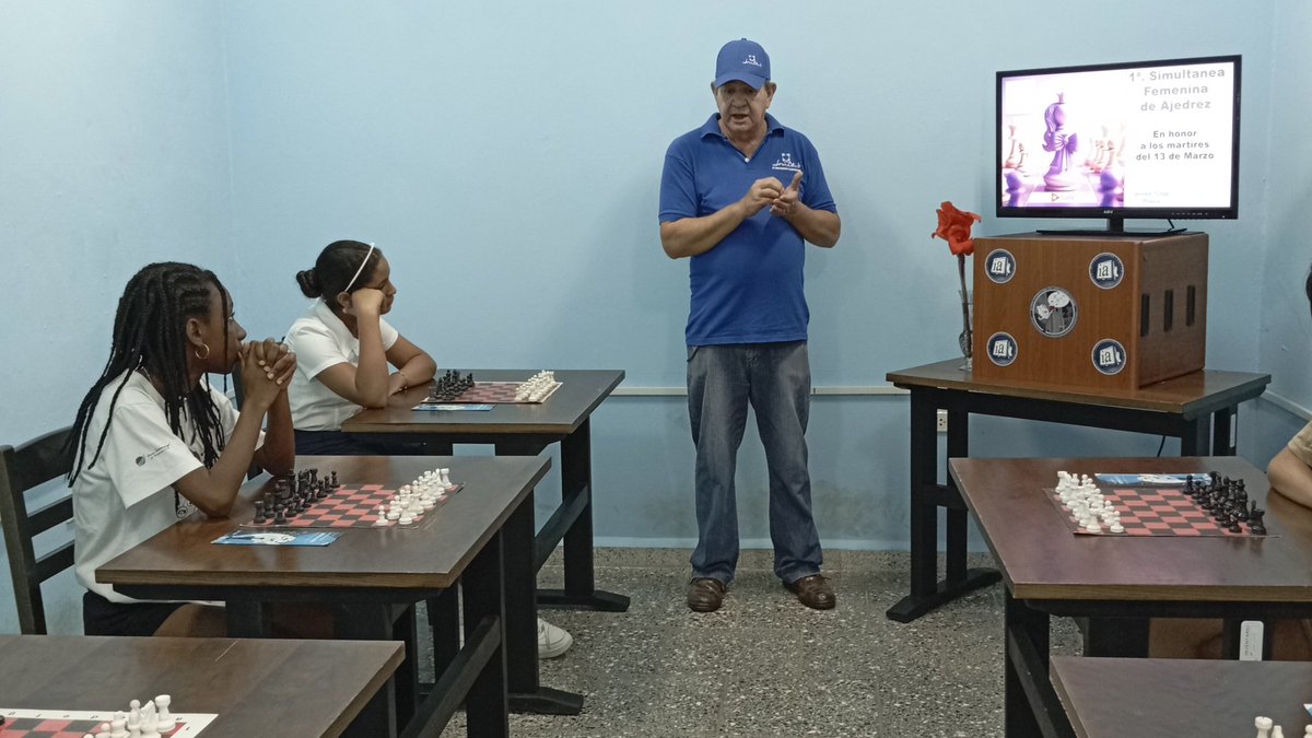 Simultánea femenina de ajedrez ♟️🥇🥈🥉🥰 en el #JovenClubPlaza VI, en honor a los mártires del 13 de marzo ❤️
#JovenClubPlaza 
#RegiónNorte 
#13demarzo