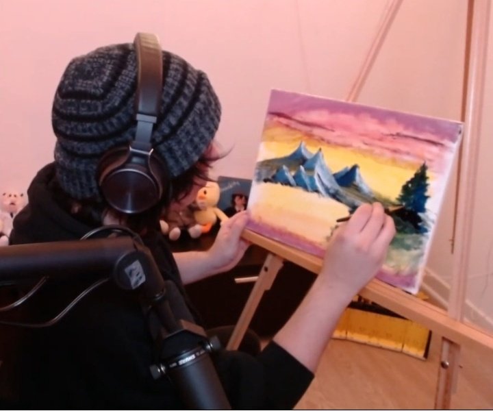 anquacks's tweet photo. Quackity es futuro abogado, streamer, bilingüe y está aprendiendo portugués, sabe tocar varios instrumentos, es bartender, entrenó kickboxing, es el dueño del primer servidor multilingüe con traducción en vivo Y DE PASO PINTA SUPER BONITO !?!?!?

Este hombre no es real ‼️ https://t.co/7m75RprwFI