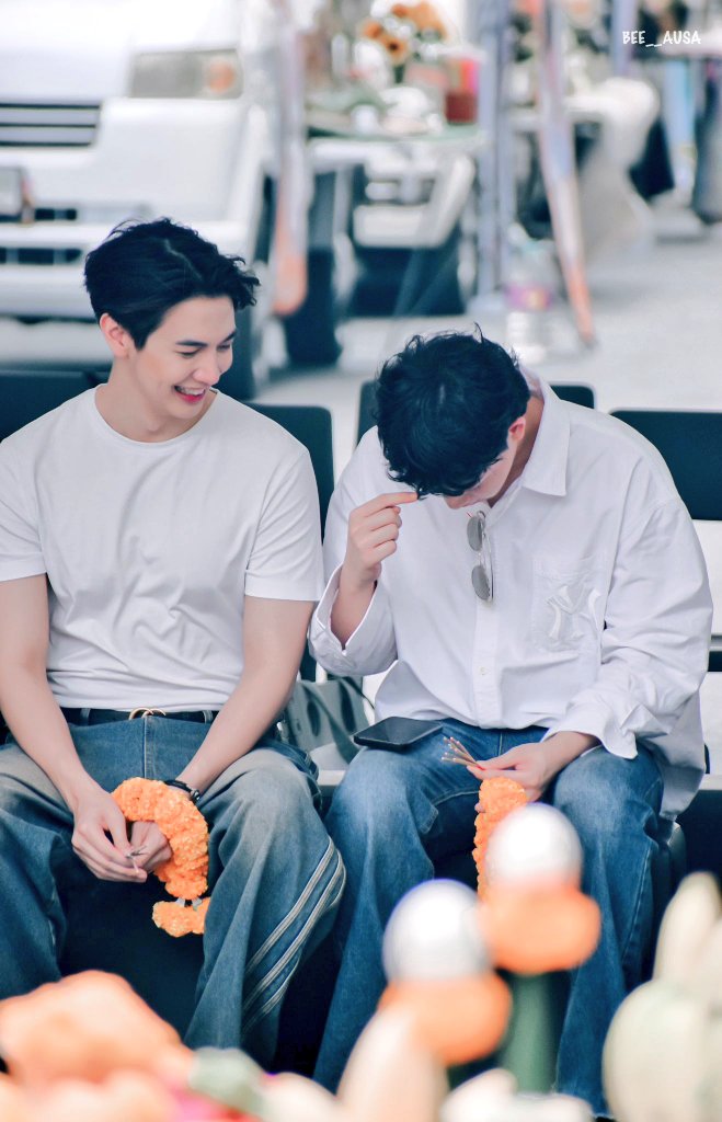พี่หมอ: หยุดน่ารักสักทีได้ปะ กุเมื่อยแก้มหมดละ
เด็กพี่หมอ: ทำไมอะ
พี่หมอ: มุงก็ดูดิกุหุบยิ้มไม่ได้เลยแก้มกุเมื่อยหมดละ
#4EverYouxNESW
เด็กพี่หมอ
#ใครไม่กาวเรากาวน์ ผมแปะเอาไว้กวนกาวเอง