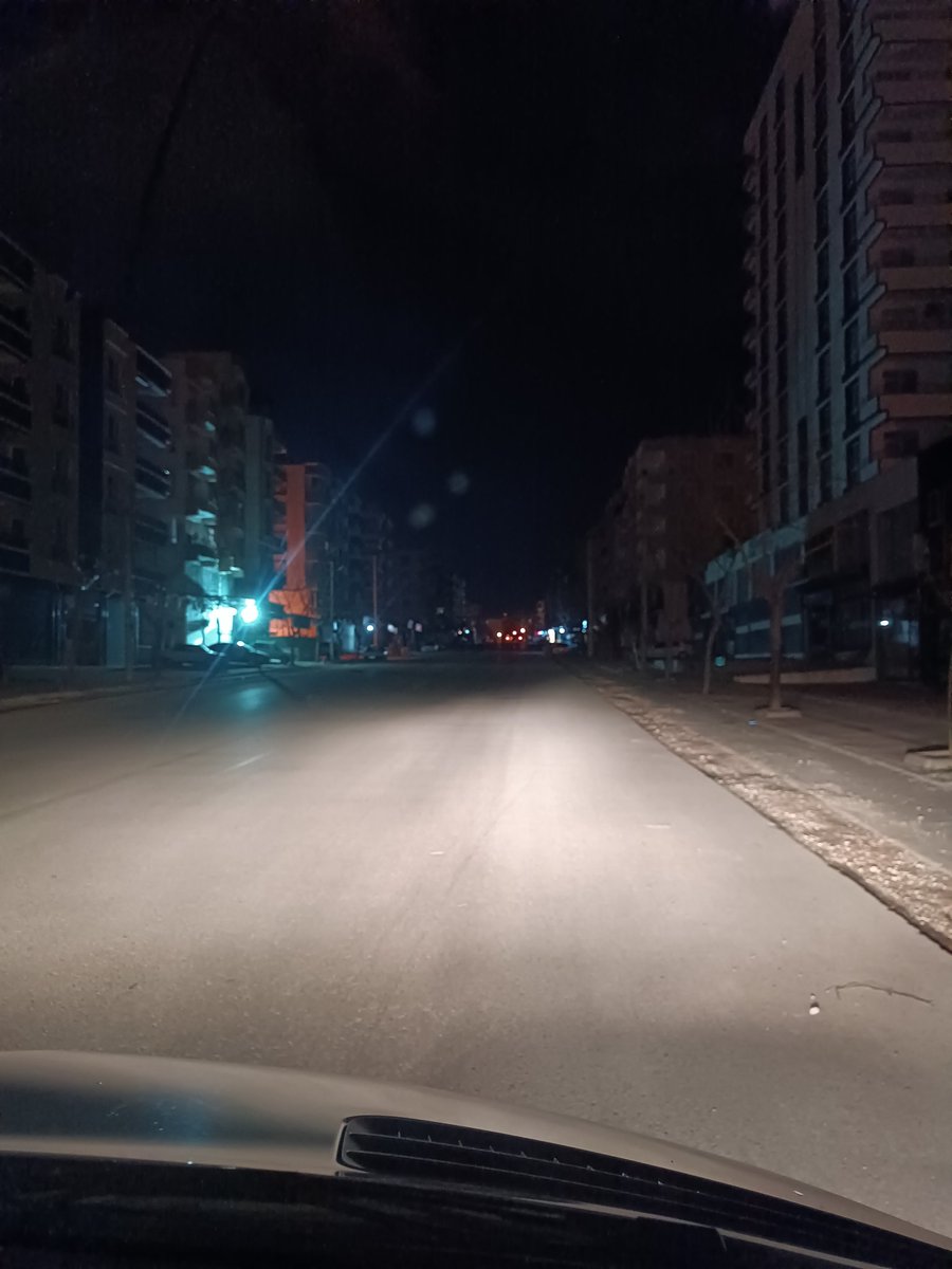 Elektrik tellerinin yer altına alınması çerçevesinde Ayvanat mahallesi belirli bölgelerde 25 metre gibi  ana cadde ve diğer ara sokaklarda 1 ayı geçkin süredir sokak lambaları yanmıyor. <a href="/DicleElektrikAS/">Dicle Elektrik</a> <a href="/DepsasEnrji/">Depsaş Enerji</a>