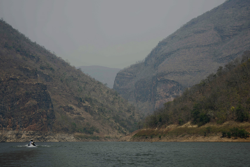 readthecloud's tweet image. ช่างภาพสารคดีสัตว์ป่าอย่าง ม.ล.ปริญญากร วรวรรณ เจ้าของคอลัมน์ #LifeonEarth ค้นพบบทเรียนสำคัญหลังจากไปเยือนที่มั่นสุดท้ายของ #กวางผา สัตว์ป่าที่ได้รับผลกระทบจากการรุกล้ำของมนุษย์ แต่ยังเอาชีวิตรอดมาได้ readthecloud.co/goral/