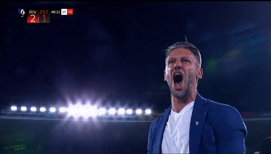 frabigol's tweet image. Miercoles, 11 y media de la noche, te quedas despierto esperando que River pierda una final, Demichelis gana otro titulo. Sos hincha de boca, todavía no le pudiste ganar y te duplica en titulos, te vas a dormir y en unas semanas jugas Copa Sudamericana. 🤏