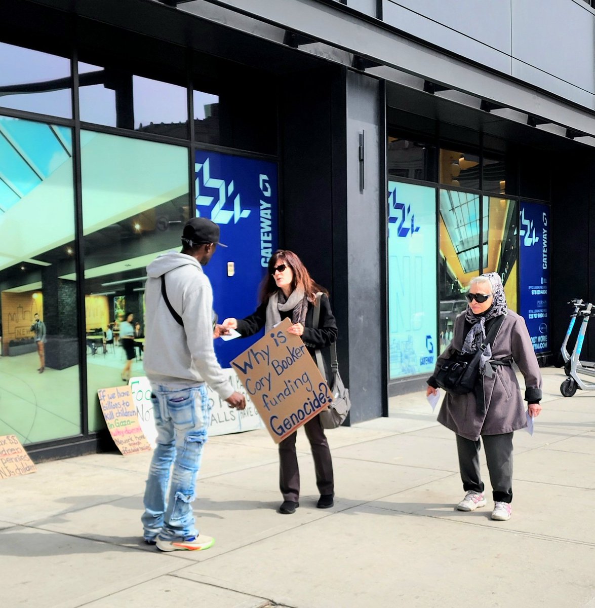 It was a beautiful day to try to hold @senbooker accountable for his support of the genocide in Gaza. We handed out almost 200 fliers, even one to @GovMurphy (We don't have a pic, so you'll have to take our word for it.) We'll be back again next week. #CeasefireNOW