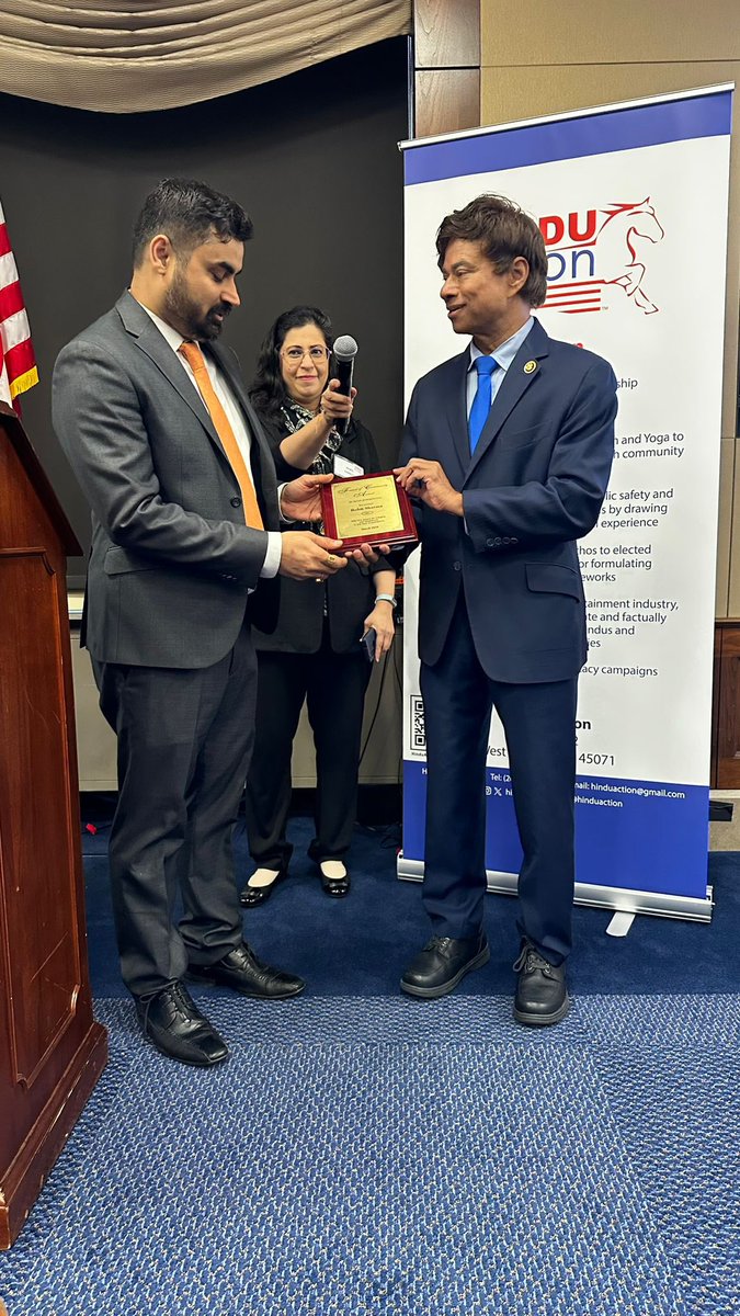 Thank you, @RepShriThanedar and @HinduACT, for bestowing upon me The Excellence in Journalism Award at Capitol Hill! (And yes, the tradition of awkward award photos carries on into 2024 😅.)

#AwardsSeason