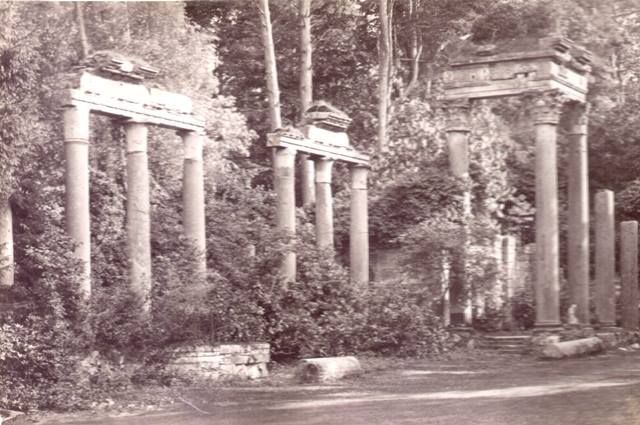 #ThrowbackThursday - The Roman remains at #VirginiaWater come from ancient city of Leptis Magna, East of present-day Tripoli, Libya. They were brought to @britishmuseum c1818 but not thought good enough to go on display. George IV decided to set them up at Virginia Water instead