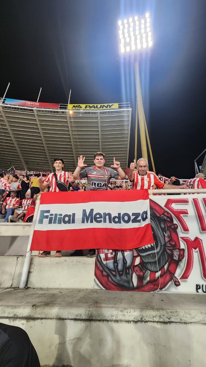 FilialesEDLP's tweet photo. El resultado adverso no nos inhibe de reconocer el enorme esfuerzo de los pinchas que vinieron a Córdoba desde distintos puntos del país! #EDLP siempre! https://t.co/LMO4xTYhov