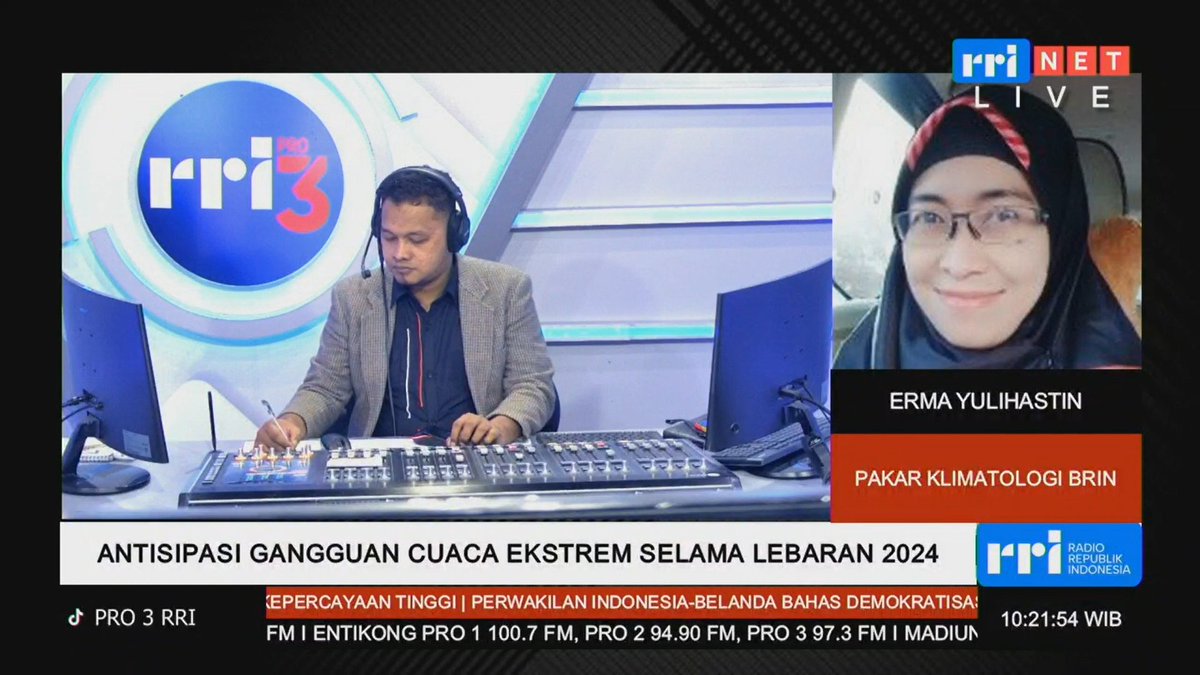 RRIPrograma3's tweet photo. #live
Saat ini sdg berlangsung dialog dg topik Antisipasi Gangguan Cuaca Ekstrem Selama Mudik Lebaran 2024 bersama Erma Yulihastin - Pakar klimatologi dari Badan Riset dan Inovasi Nasional yg dipandu oleh Bayu Firmansyah
Selengkapnya dengarkan di 88,8FM & RRI Digital
#IMPagi https://t.co/ol1KwMbiVu