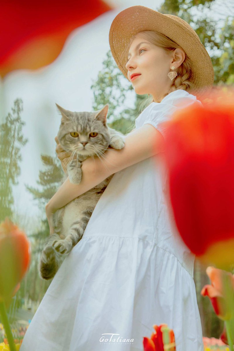 DiscoverGuizhou's tweet image. Embark on a nature outing with anchor Tatiana and dive into the captivating beauty of spring&apos;s tulips, painting the landscape with vibrant hues. Let&apos;s celebrate life, love, and prosperity amid this floral spectacle! 🌷✨#SpringLook #Tulip #SpringInGuizhou #Photography #上春山