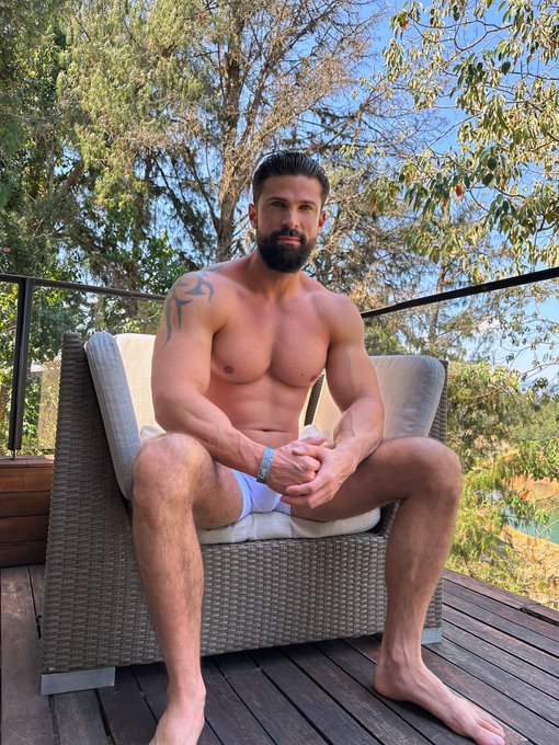 burned  Looks like I'm going to need some good company to keep me entertained while I turn into a lobster<a href="/tag/sunburned"class="tags"><span>#sunburned</span></a><a href="/tag/needcompany"class="tags"><span>#needcompany</span></a>