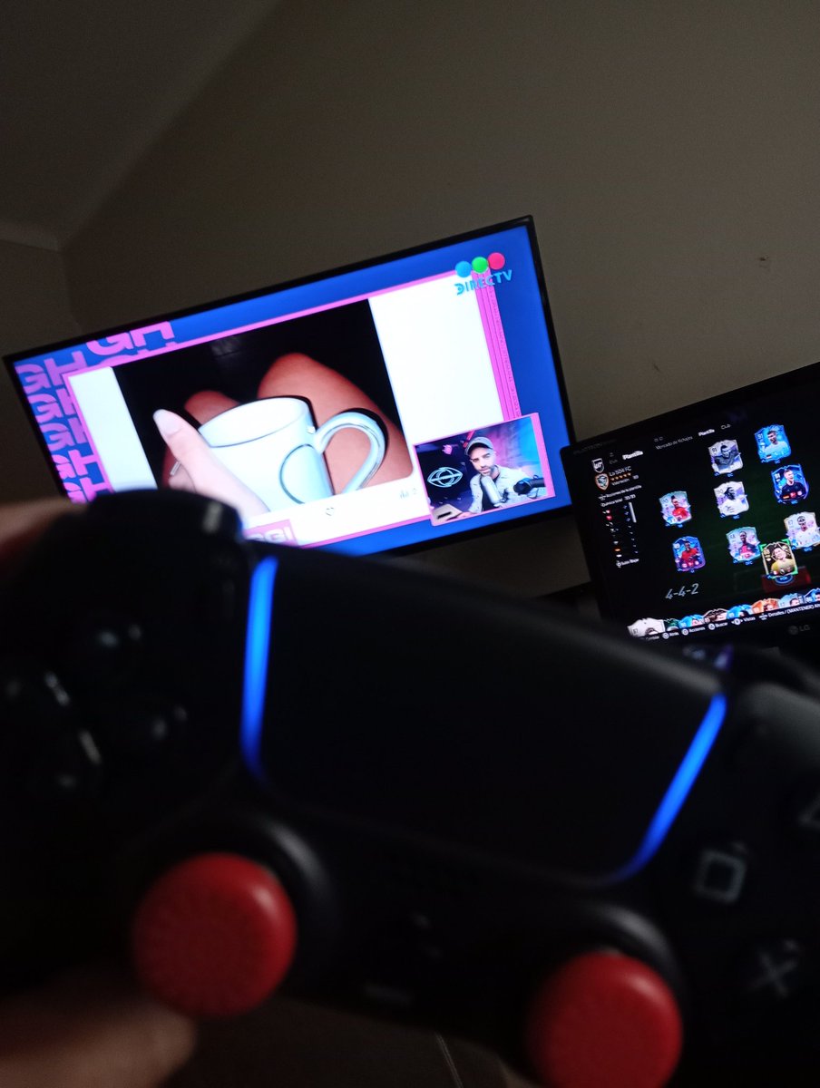#GHxPOGGI Poggi y play. Saludos desde Necochea