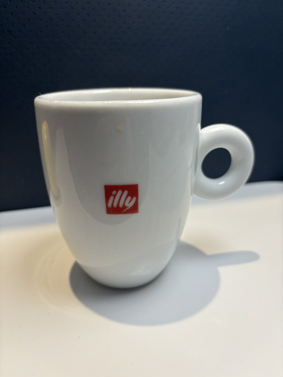Worst designed coffee cup ever (throughout United lounges). Pretty to look at but hard to hold with one finger. Heavy when empty. Heavier when full. Requires two hands. As a former (and future again) potter this makes me crazy.  @illycaffe