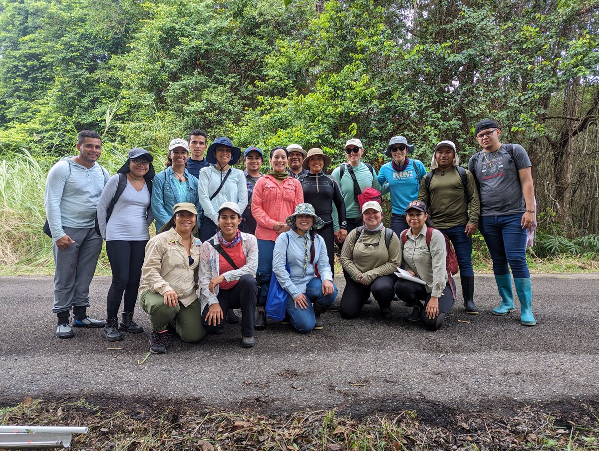 Day 2 in Panamá - field day in a mixed species mangrove forest on the Caribbean coast! 

18 people from 10 organizations jumped into field methods for mangrove blue carbon.

Next stop, Pacific side 🌊