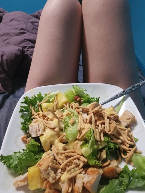 Made a salad with chicken, cashews, pineapple, crispy chow mein noodles, and honey mustard dressing 😋<a href="/tag/realloyalfans"class="tags"><span>#realloyalfans</span></a>