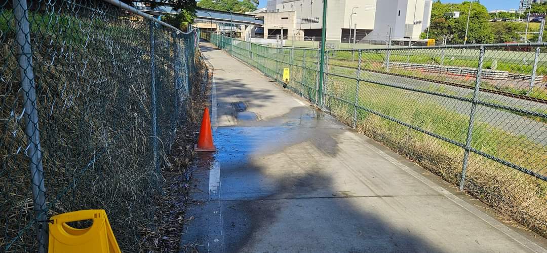 BugNorth's tweet image. One of our members contacted @brisbanecityqld about what appears to sewage flowing across the North Brisbane Bikeway below the Grammar School playing fields. BCC wasn't interested in addressing the problem. Until it's fixed, ride carefully, probably best not to brake or inhale.