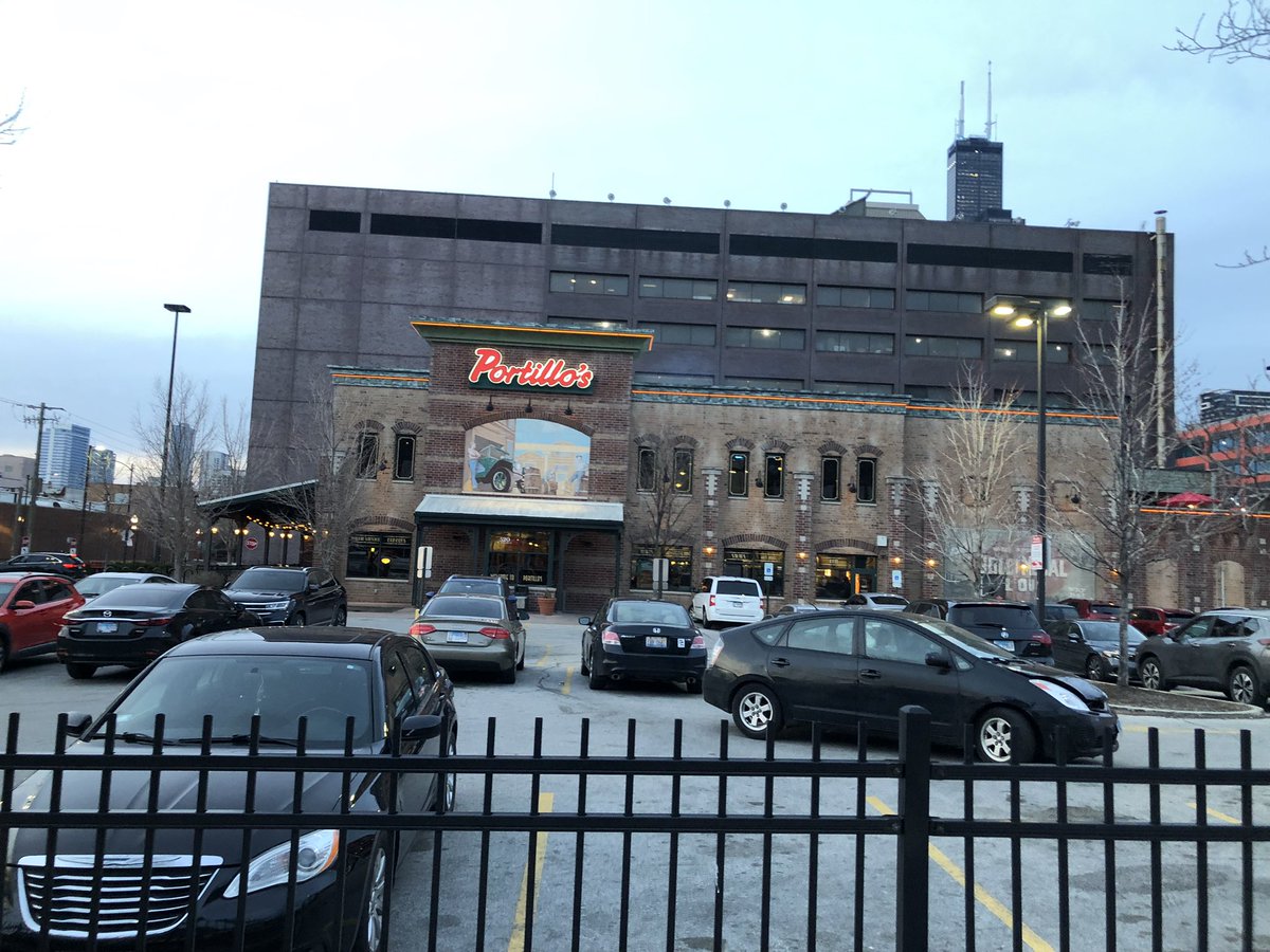 5_RWEngineering's tweet photo. Portillo’s hotdogs in Chicago
Average price point, decent food. Clean restaurant and restrooms. Average hotdogs and fries. Chicken tenders and sandwich aren’t bad. The best option is the sandwich (top item), good flavour, good size. https://t.co/xwWkU4CegD