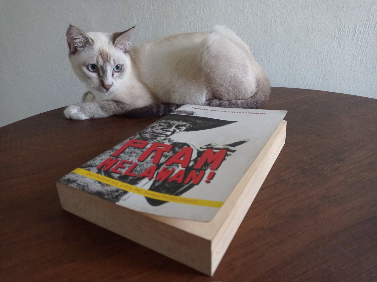 soentingmelajoe's tweet image. Pram Melawan! 

Bagus, kertas bercak kuning

Penerbit Nalar
Cet. 1, 2011
502 hlm. 

95.000

#pram #pramoedya #pramoedyaanantatoer