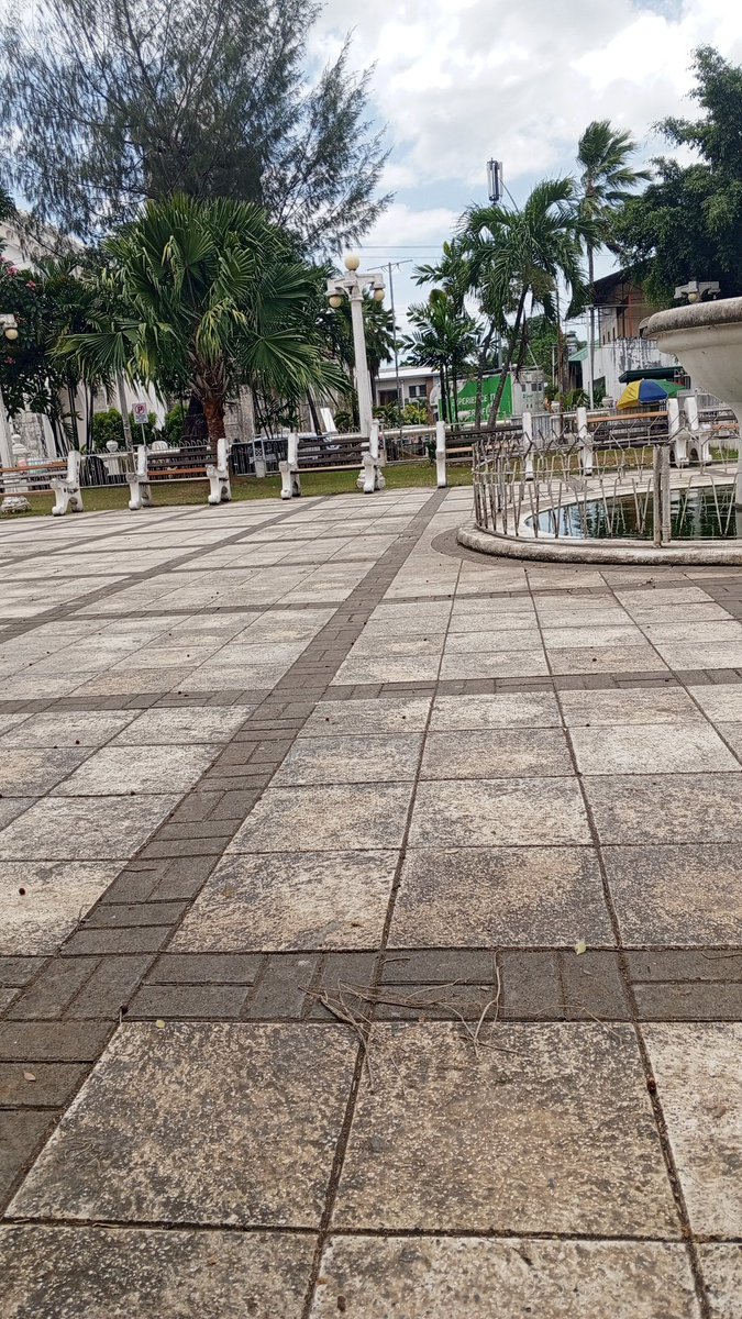 bottombohol2's tweet photo. Plaza ATM
#Altertagb
#Alterbohol https://t.co/MjQiVmYB6B