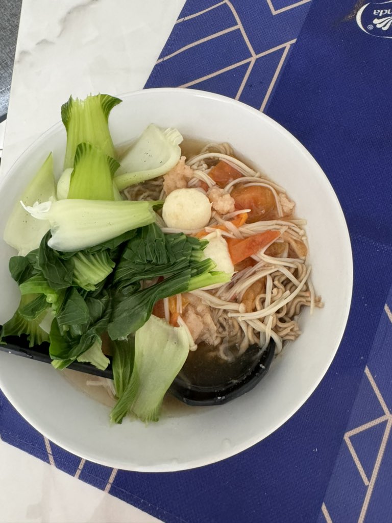 huileng3's tweet photo. 3/13 lunch n dinner basically a same soup base, lunch with noodle and dinner no noodle. https://t.co/ygk8TKoKOp
