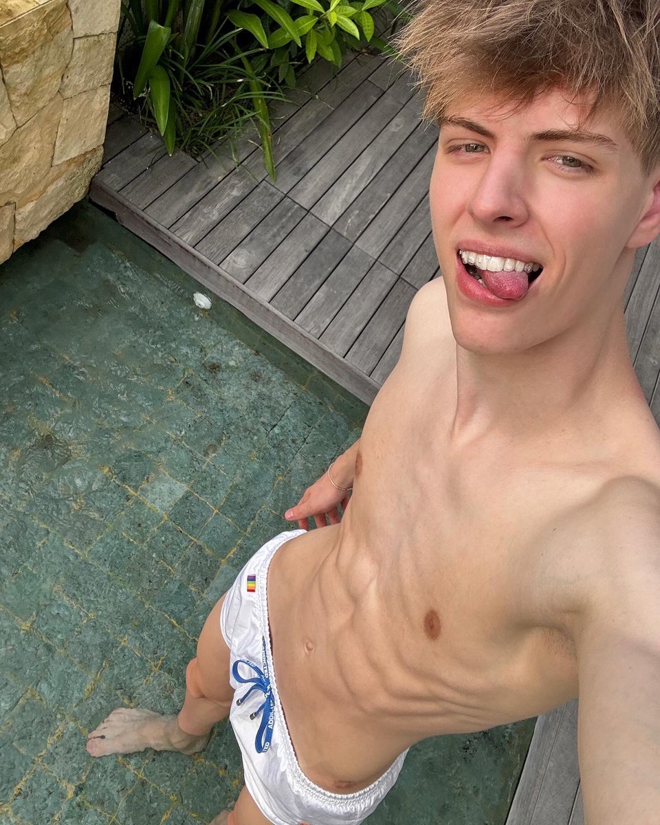 AnEpicBoy's tweet photo. Do you want to join me for a holiday?  🦦🌴 RT = Yes https://t.co/1095rTq1Nc