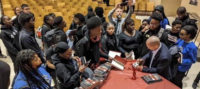 My hero coauthor @SergeantAqGo returned to his #Brooklyn alma mater @WingateHigh to talk to the students & sign copies of his bestselling 📷 American Shield out from @CounterpointLLC. Let us know if you want him to speak to your high school or college!