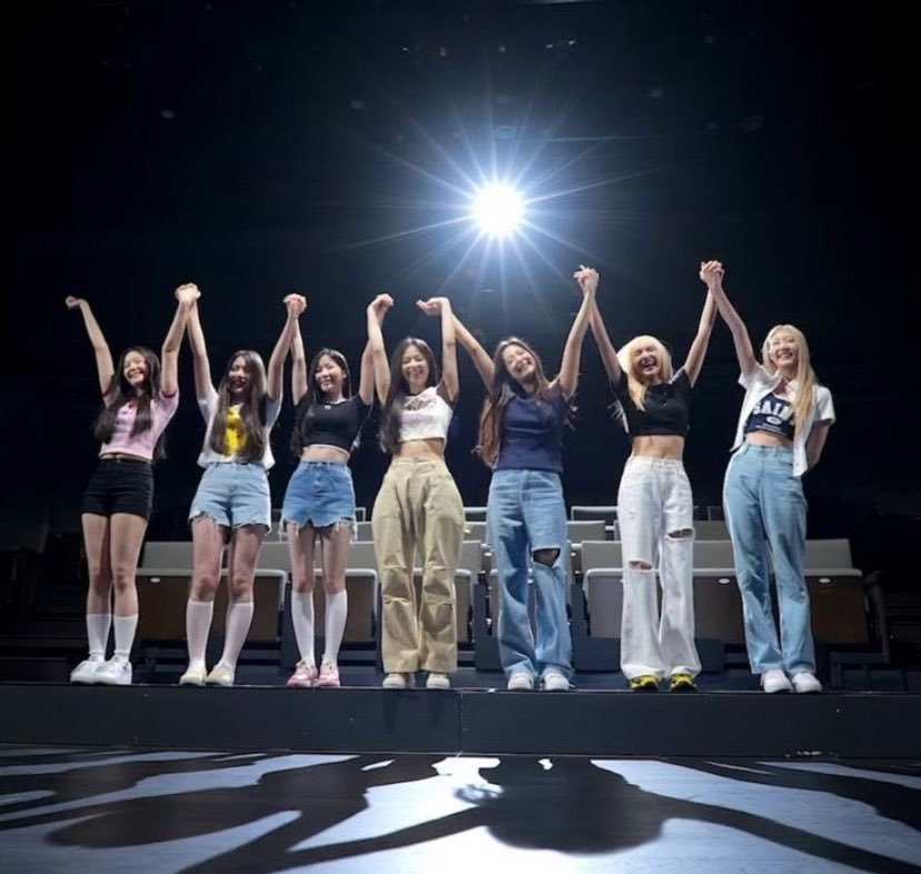 issabellup's tweet photo. i can't hold the tears, ily sm girls🥹🤍 https://t.co/EY6K6EOmLx