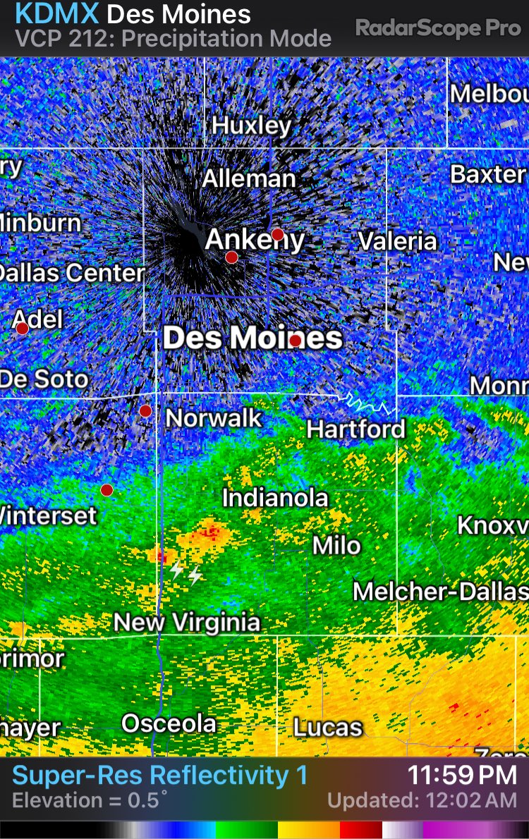 TreyTwister_WX's tweet image. Mission accomplished. It’s going to rain. #iawx #lowstandards