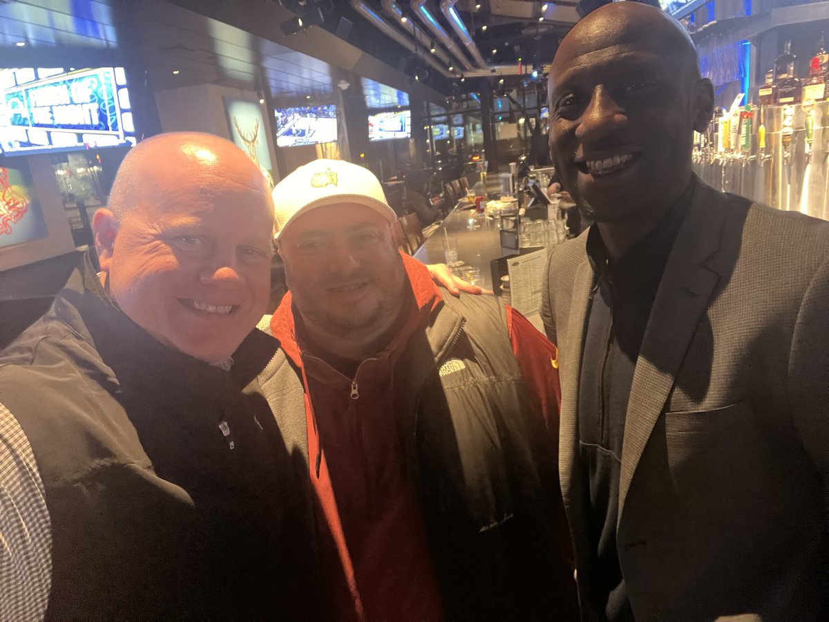 Enjoying @accmbb tourney time in DC. Big time @WakeMBB win today. Loved the time tonight with @mattycarbs9 w/ @Commanders and my amazing @CSU_Athletics and now @VirginiaSports Deputy AD @trayj08. Fantastic colleagues! #GoDeacs 🎩👊🏻