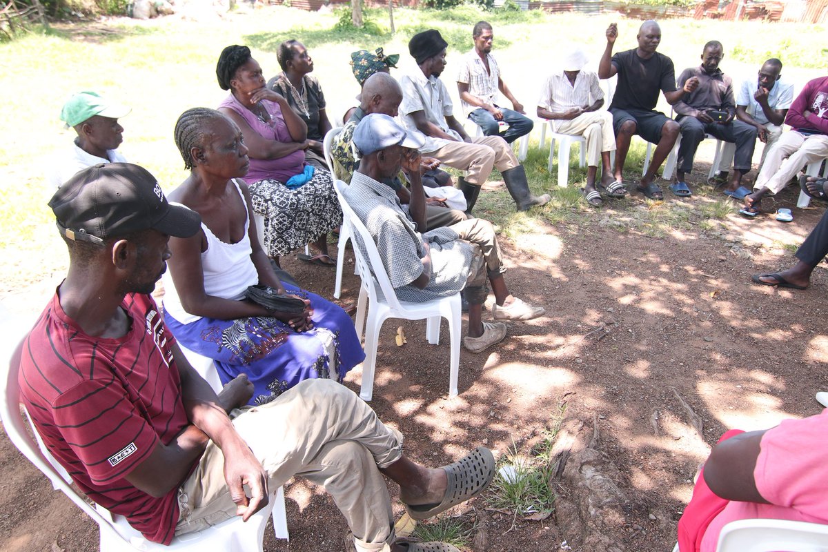hellen_lum47464's tweet photo. Yesterday farmers in Nyalenda were taken through community Organising by madam Rhoda from @MuunganoKisumu
Main aim of this is to help them organise for better advocacy around the disputed land in Nyalenda
#Community4community https://t.co/0j26MCO939