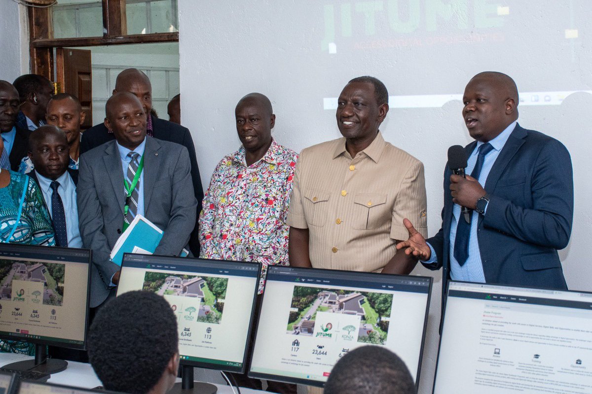 TechnopolisKE's tweet photo. H.E @WilliamsRuto at Belgut T.T.I in Kericho County where he launched a Jitume Lab. He was accompanied by @MoICTKenya CS @EliudOwalo PS @tanuijohn , @Konzatech CEO @jpokwiri and local leaders.
#FinyaComputerDollarItoke #JitumeLab https://t.co/fpZV50L7b4
