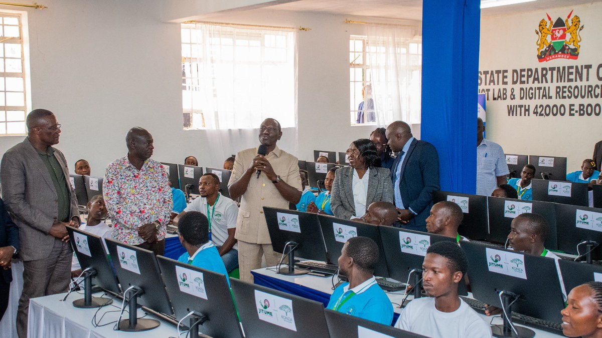 TechnopolisKE's tweet photo. H.E @WilliamsRuto at Belgut T.T.I in Kericho County where he launched a Jitume Lab. He was accompanied by @MoICTKenya CS @EliudOwalo PS @tanuijohn , @Konzatech CEO @jpokwiri and local leaders.
#FinyaComputerDollarItoke #JitumeLab https://t.co/fpZV50L7b4