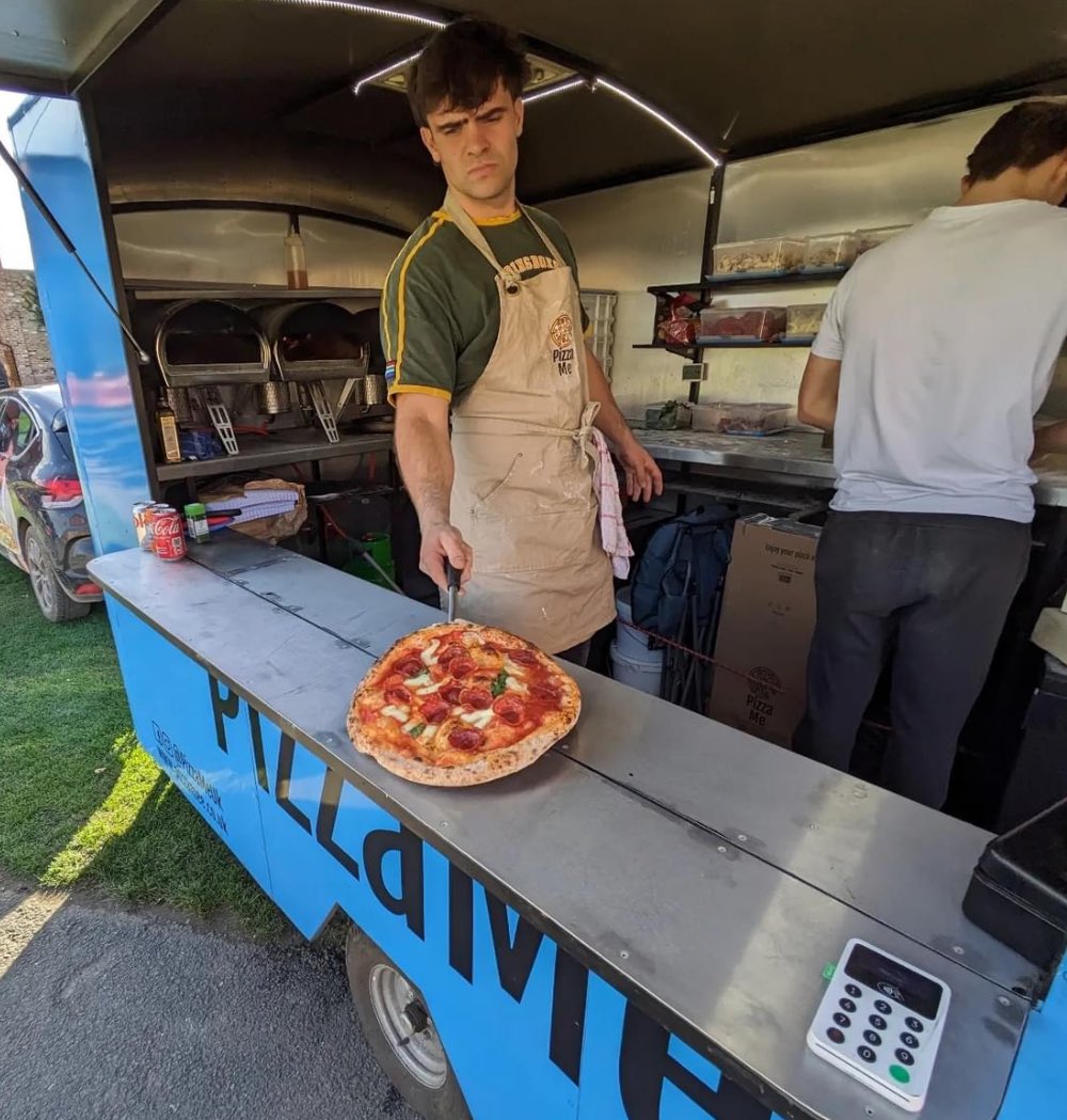 haxbysportsbar's tweet photo. Thursday 5.30 - 8.30 we’ve Pizza Me outside baking. Fresh, delicious and made to order for delivery or collection. Good excuse to come in for a drink! 🍕🍻🍷🥤#York #Yorkshire #Haxby #Wigginton #Strensall #Huntington #Earswick #Skelton #Sutton #Clifton #Rawcliffe #Poppleton https://t.co/yVDKwrUKBv