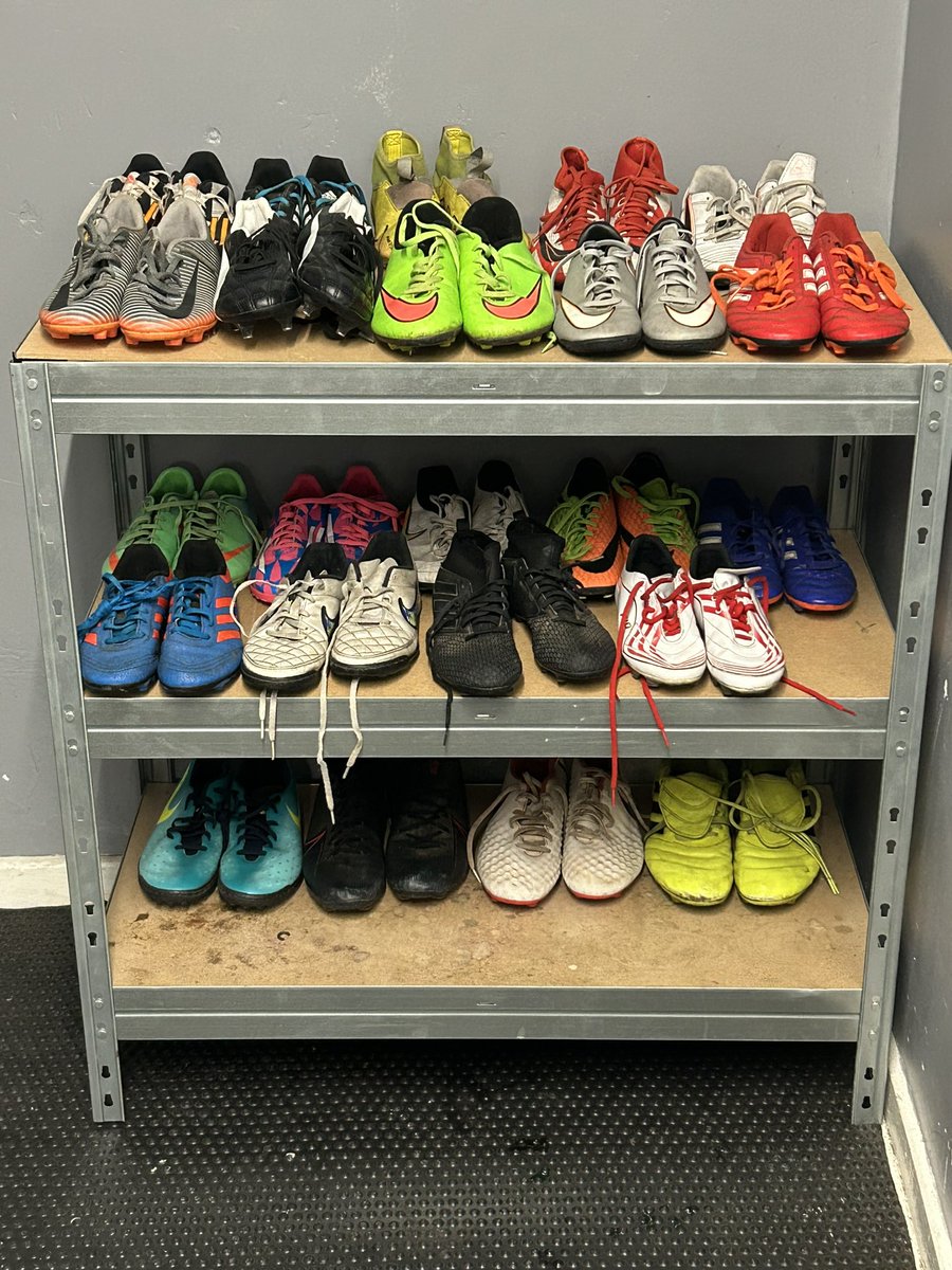 👟 THE BOOT ROOM IS NOW OPEN! My mission to make football accessible to absolutely anyone in my community, and thanks to all your donations over the weekend, we are able to put more feet on our pitches! 

These boots are free to collect from Colossus gym willenhall, just pop in