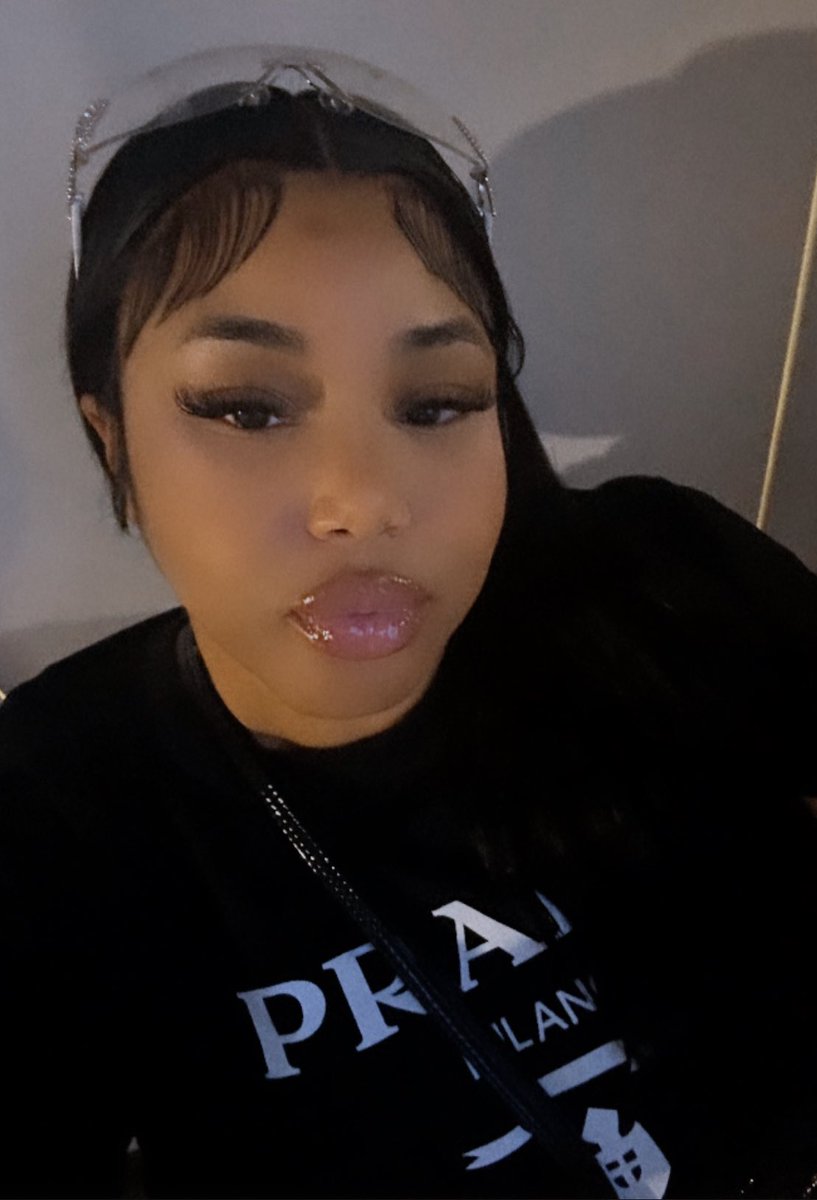 wintrrling's tweet photo. The body x the face 🍯💛 https://t.co/vnhpQYt68k