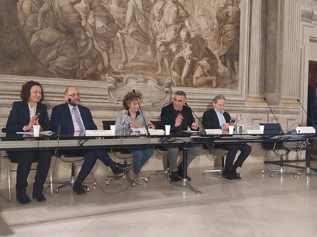 davide_ranalli's tweet photo. La necessaria #transizione tecnologica e #ambientale non può aumentare le #diseguaglianze e su questo si gioca il sentimento dei cittadini verso l'istituzione europea. Serve un #Europa unita. Grazie @MartinSchulz e Marc Lazar https://t.co/J5R72HlC02