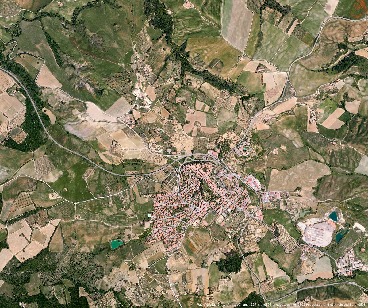 e_geos's tweet photo. 🇮🇹 Celebrating #GiornataNazionaledelPaesaggio, established by the Italian @MiC_Italia to promote landscape culture, #ItalianPills brings you to Val d'Orcia, #Tuscany!

📸 #ValdOrcia, #Italy. #AerialImage, #CGR / e-GEOS production © e-GEOS. Processed and distributed by #e_GEOS https://t.co/IsLGGTyOqi